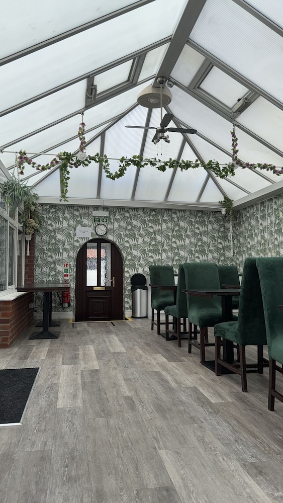 OYO Watton Vibe Hotel 41/50