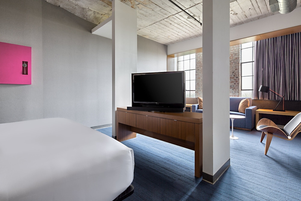 Aloft Dallas Downtown 10/49