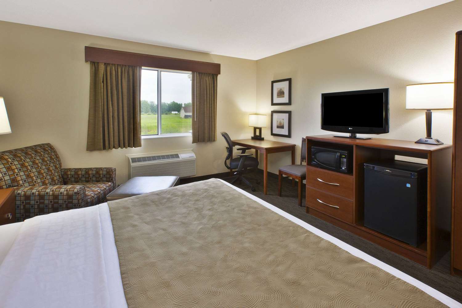 AmericInn by Wyndham Bay City 10/40