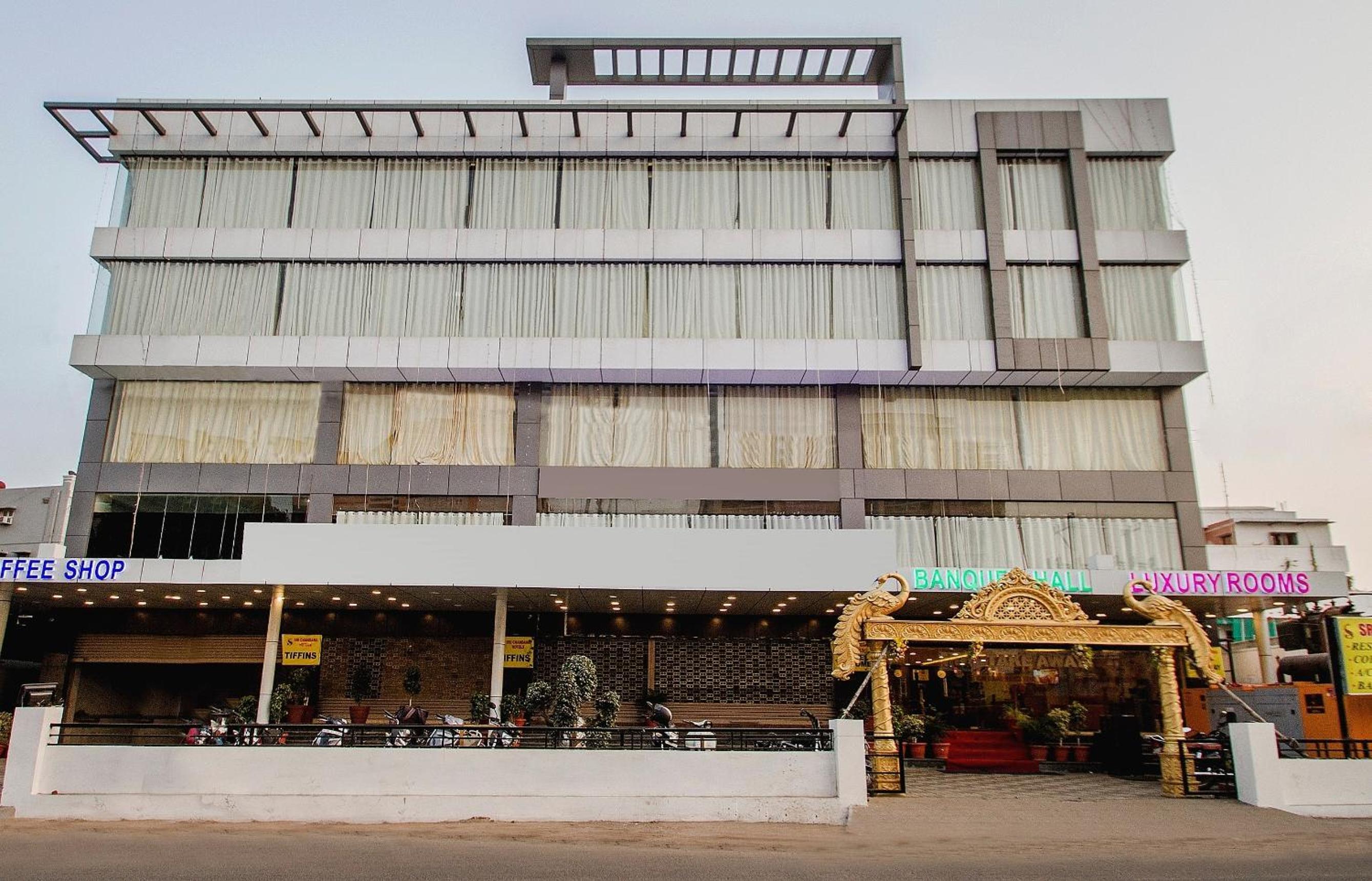 Oyo 10225 Hotel Sree Chandana 5/50