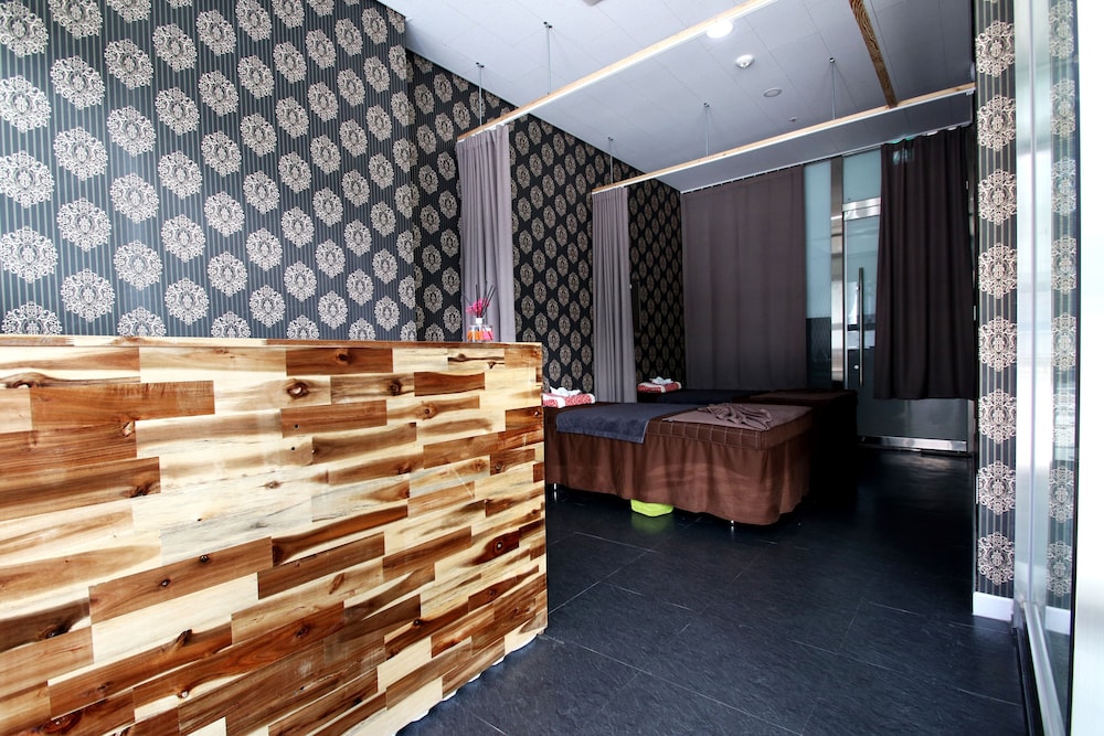 Lobby at The Venezia Suite Hotel, CHUNCHEON