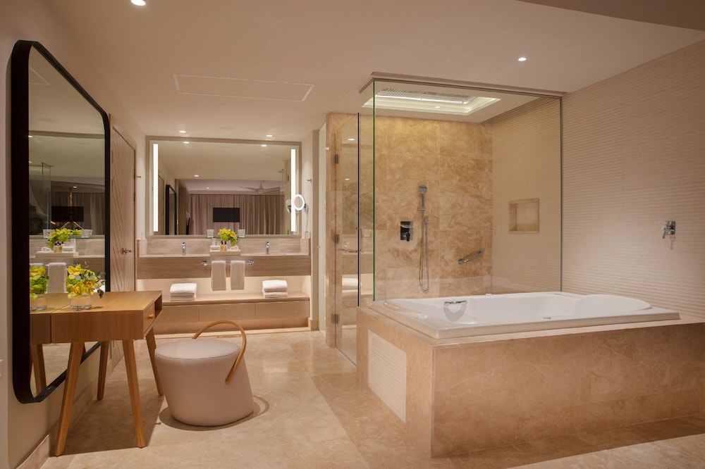 BREATHLESS CANCUN SOUL RESORT AND SPA 50/50
