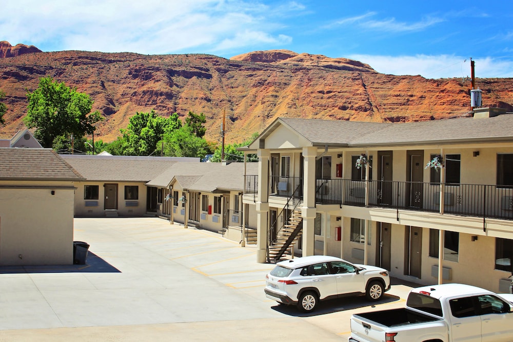 Bowen Motel 67/74