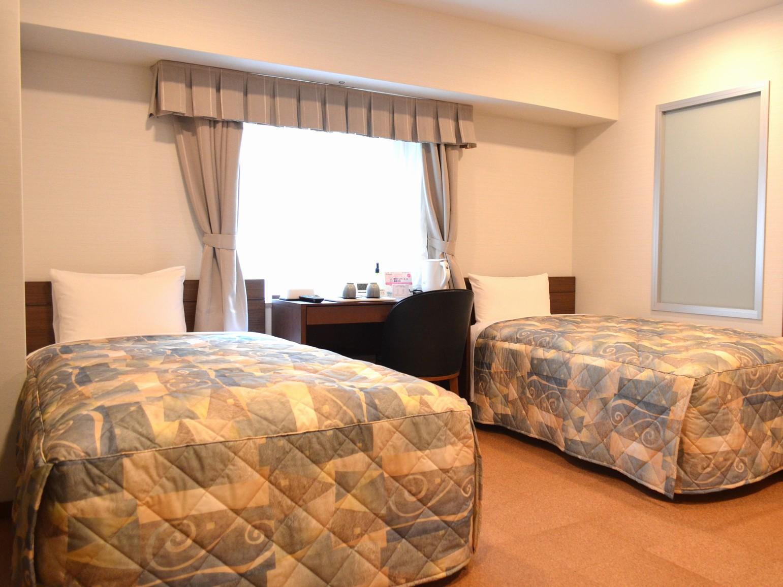 Universal, Twin Beds, Mountain Side