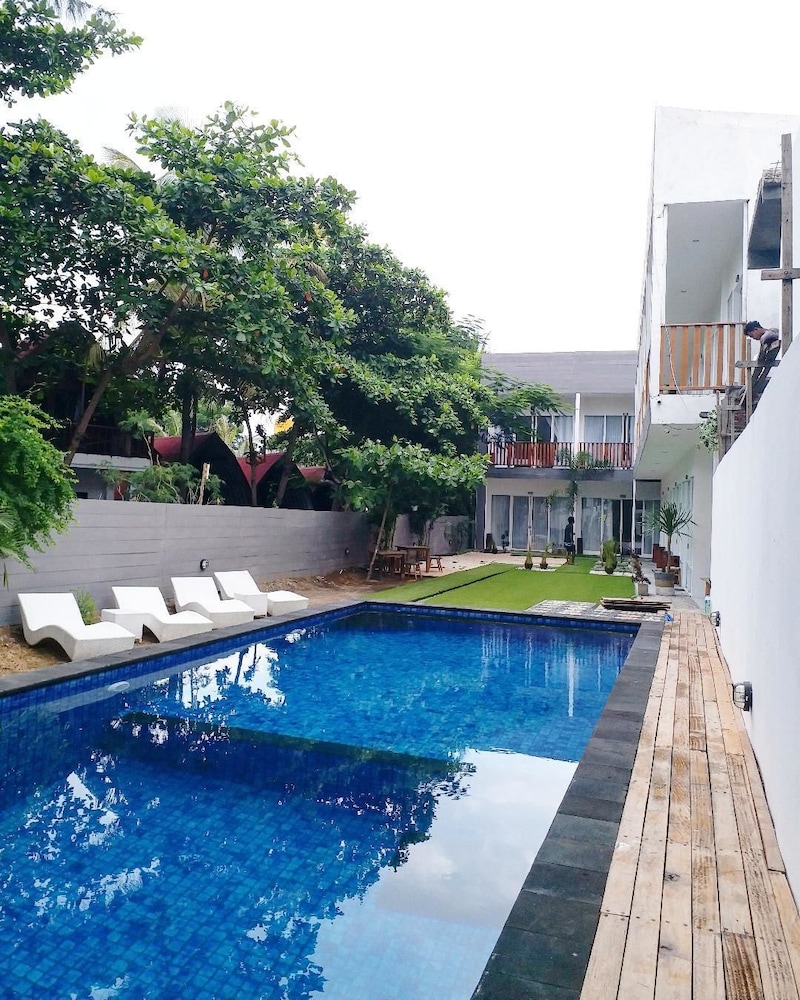 Dejavu Hotel 5/66