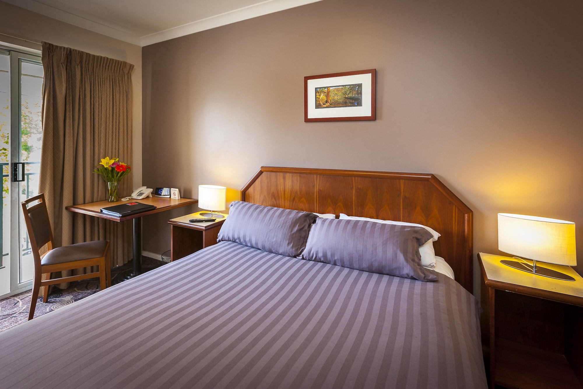 STANDARD, QUEEN BED