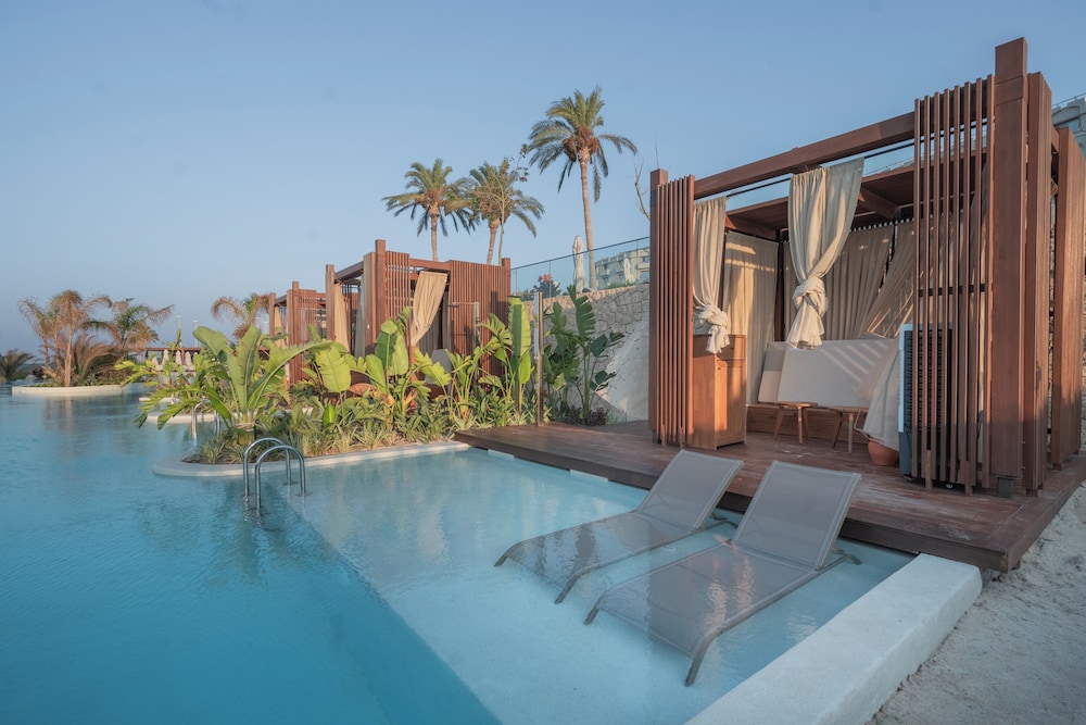 swimming pool spa