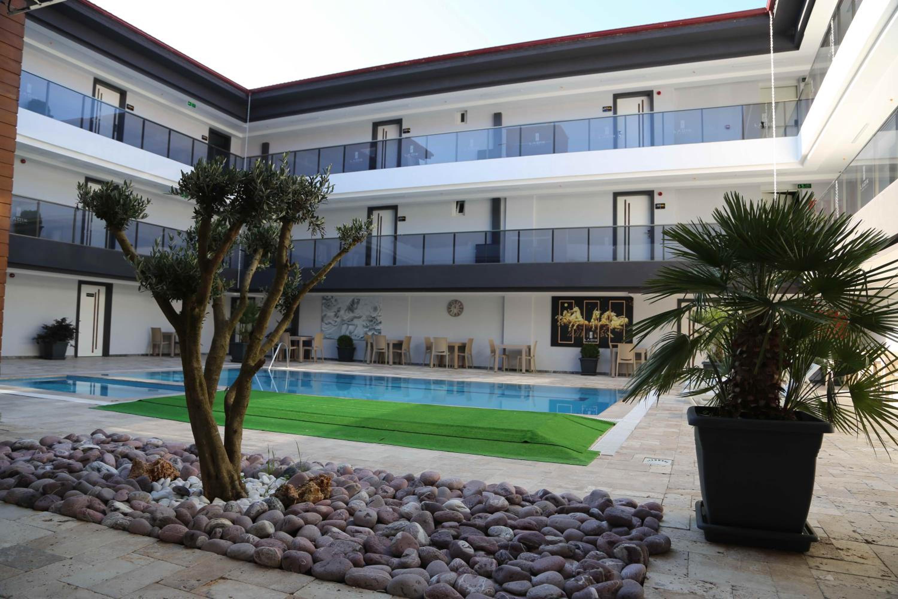 Ladik Hotel 44/50