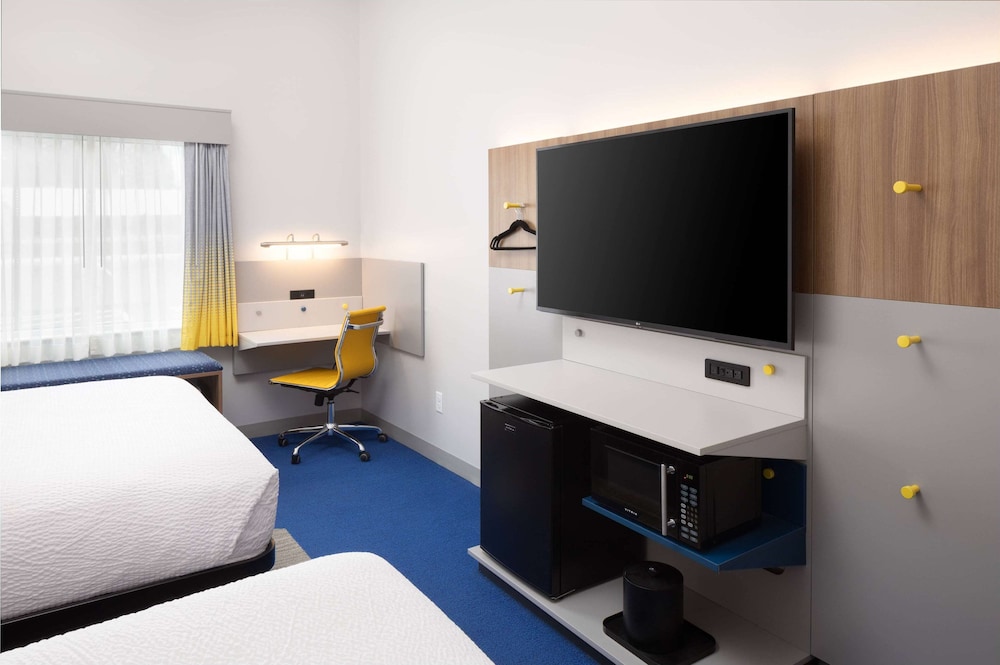 Microtel Inn and Suites by Wyndham Macedon 18/25