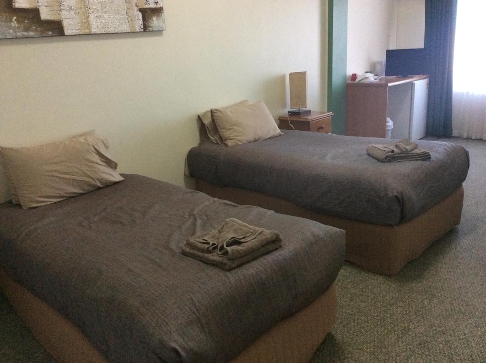 The New Whyalla Hotel 12/33