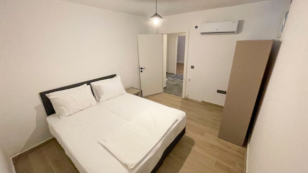 Life Hotel 10/50