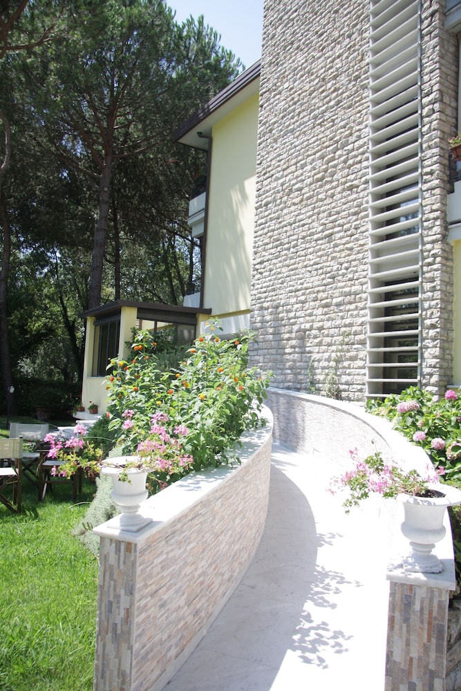 Hotel Nedy 33/47