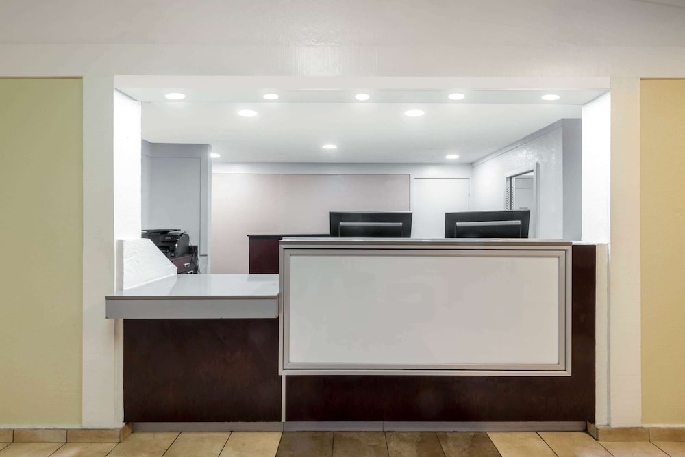 Travelodge by Wyndham Essington / Philadelphia Airport 6/19
