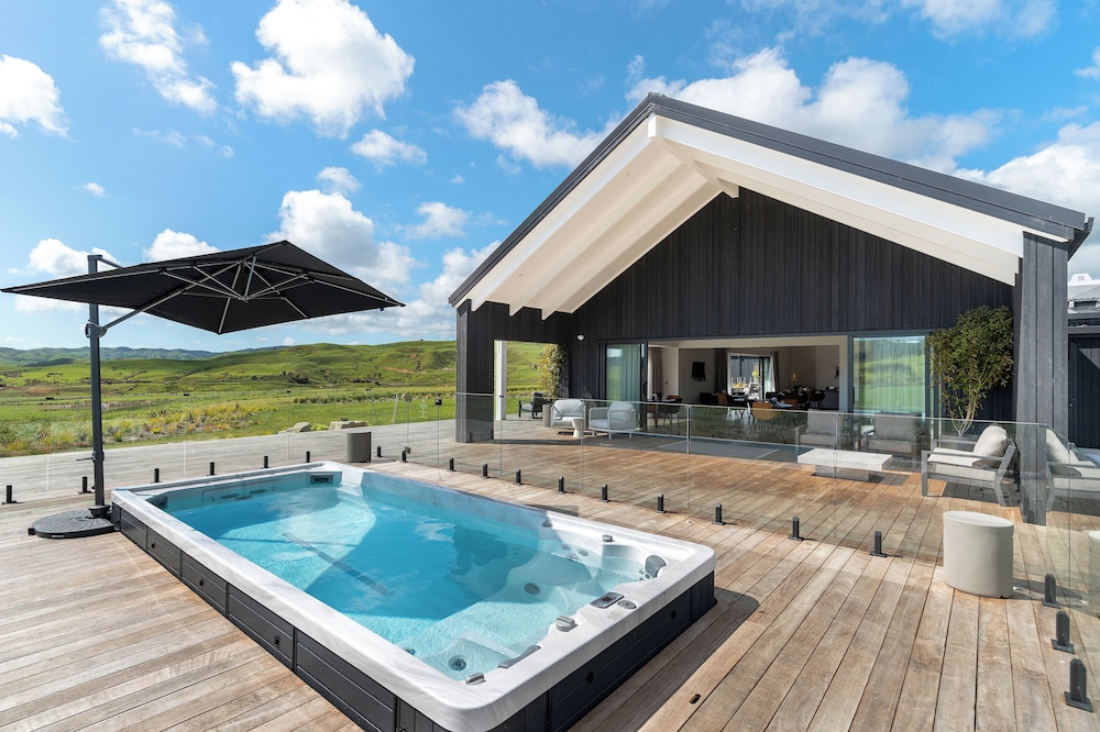 Te Karaka Lodge 57/58