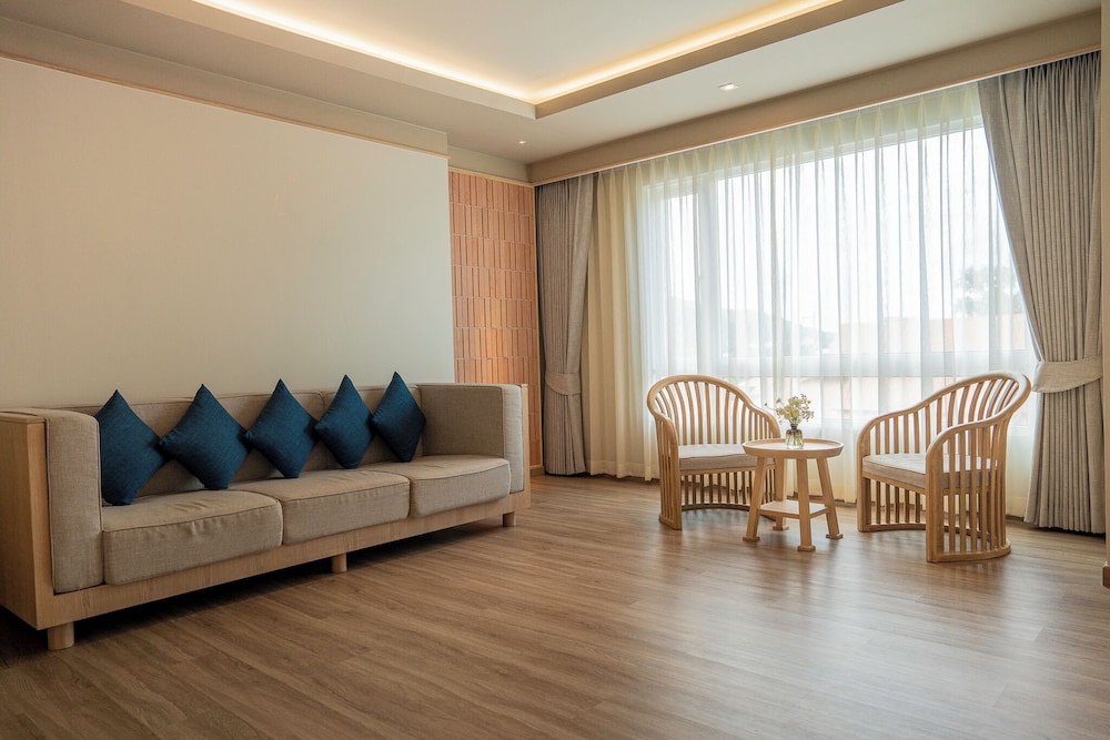 Khum Phucome Hotel 180/198