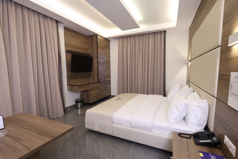 Ibiza hotel 6/50