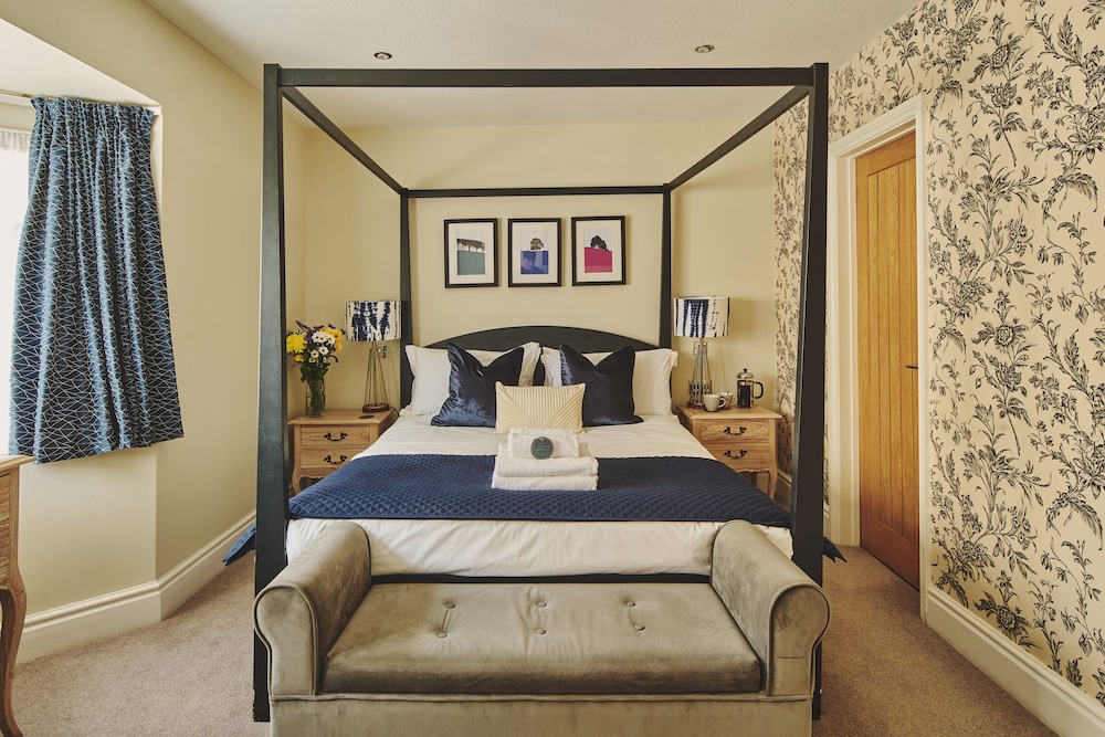 The Lansdowne 10/50