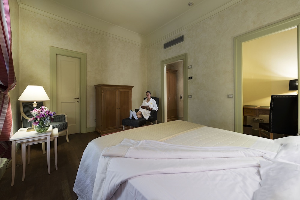 DELUXE, DOUBLE BED