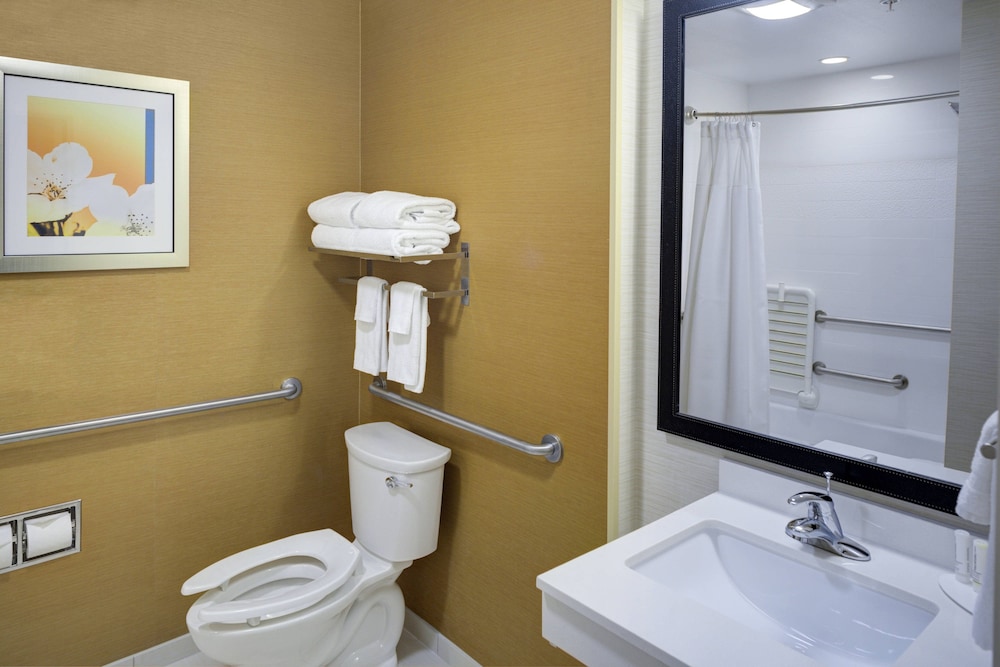 Fairfield Inn And Suites By Marriott Hollister 46/49