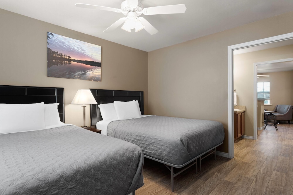 Eagle's Den Suites Andrews a Travelodge by Wyndham 10/55