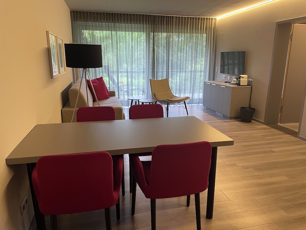 Schlosshotel Monrepos 55/62