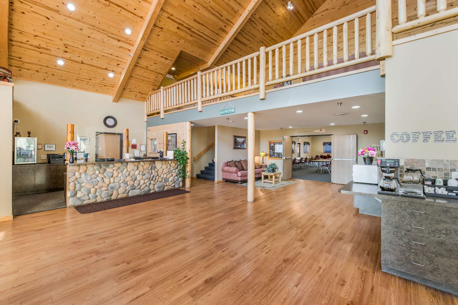 Econo Lodge Rice Lake 2/15