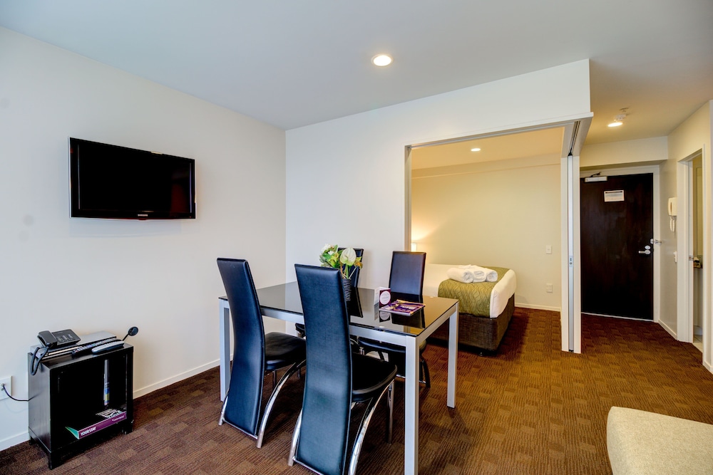 The Quadrant Hotel and Suites 60/70