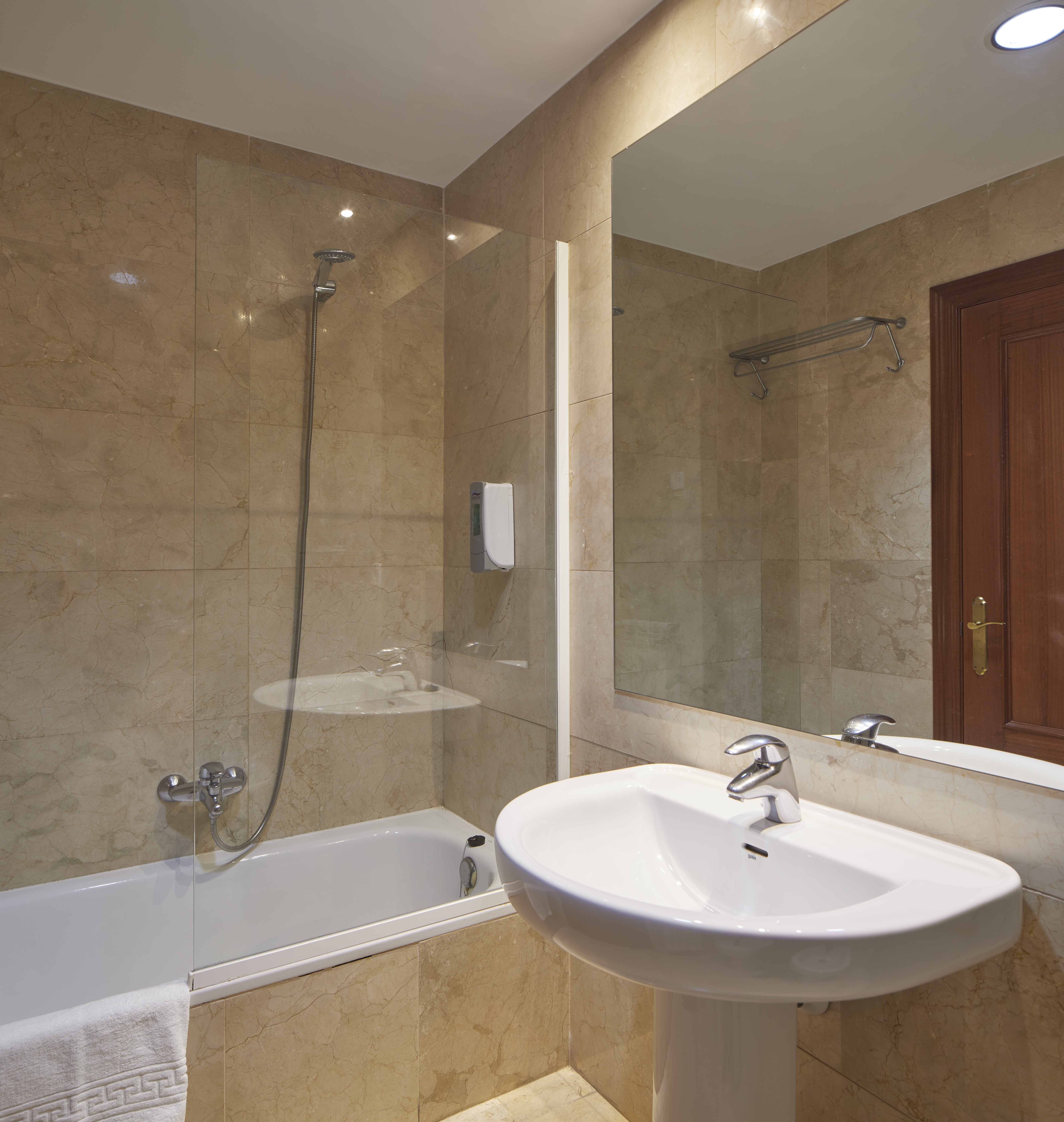 Iraipe Logrono Hotel 45/48