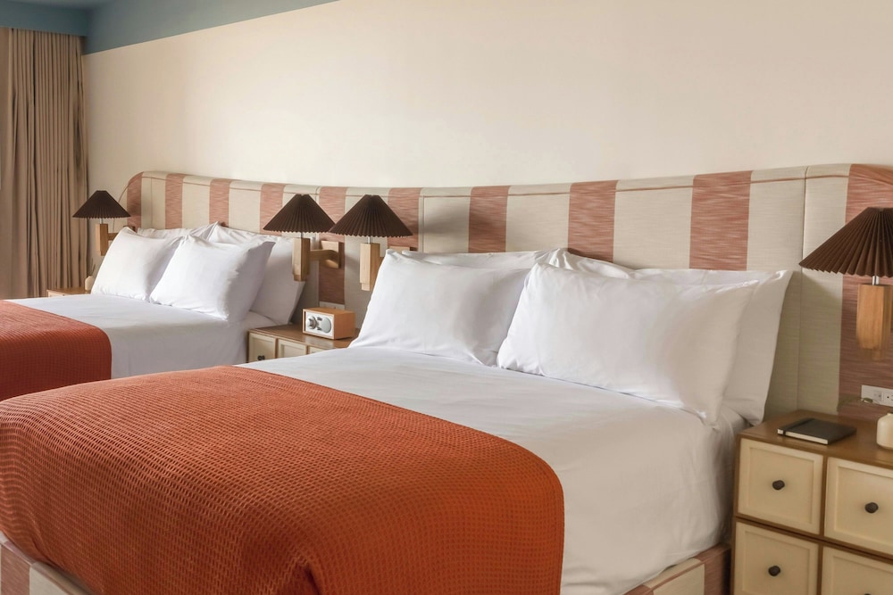 Room, 2 Queen Beds, Murphy Bed