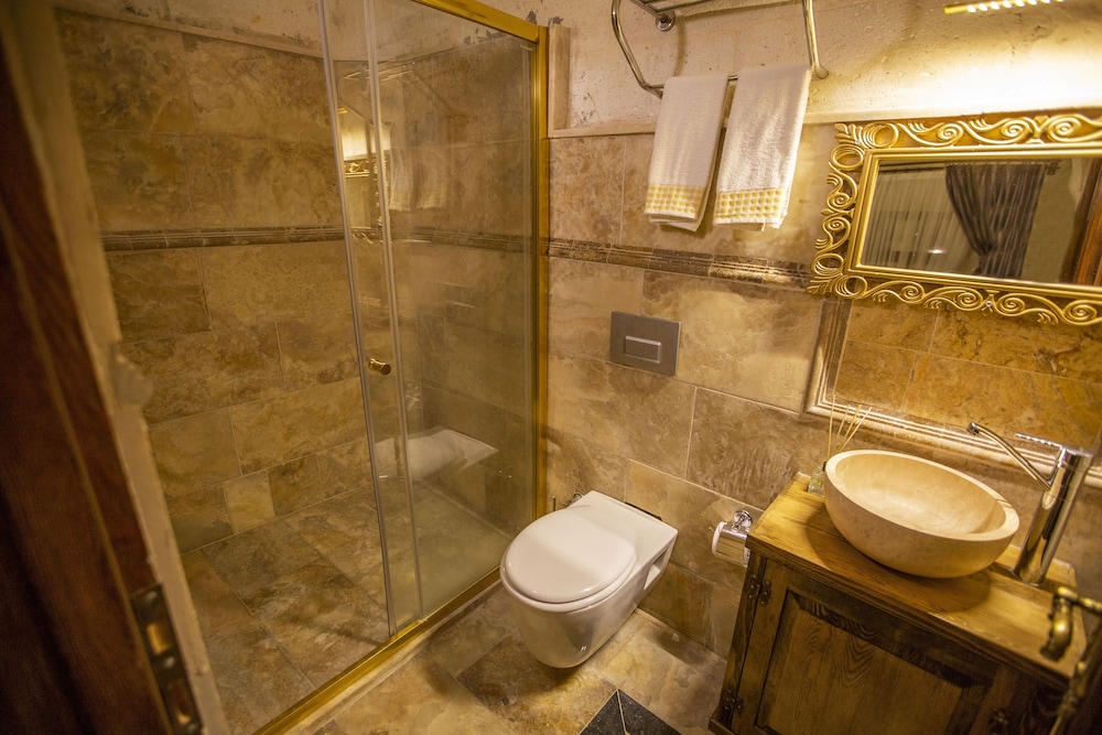 Royal Cave Hotel 54/58
