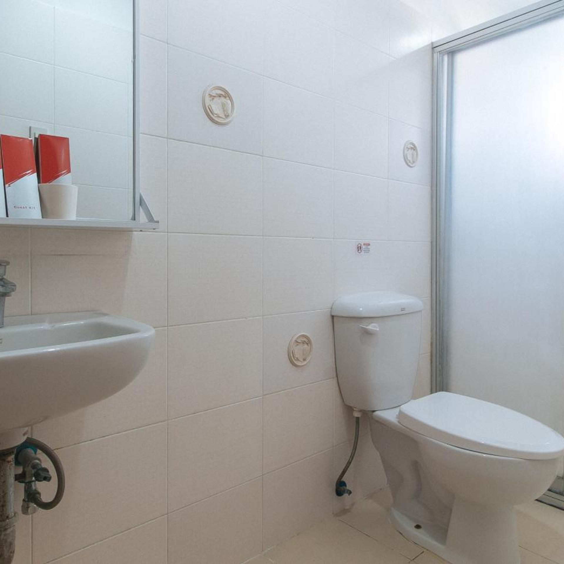 Reddoorz near Landers Superstore Cebu City 44/50