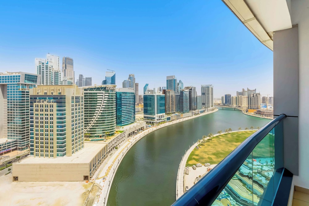 Radisson Blu Hotel Dubai Waterfront 74/78