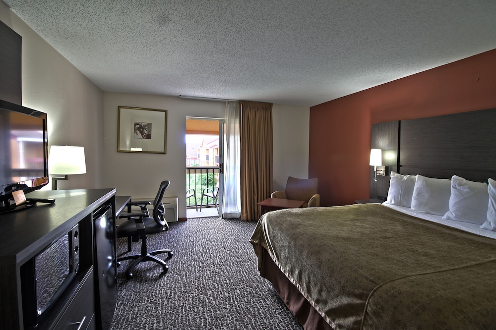 Chicago Club Inn & Suites 17/32