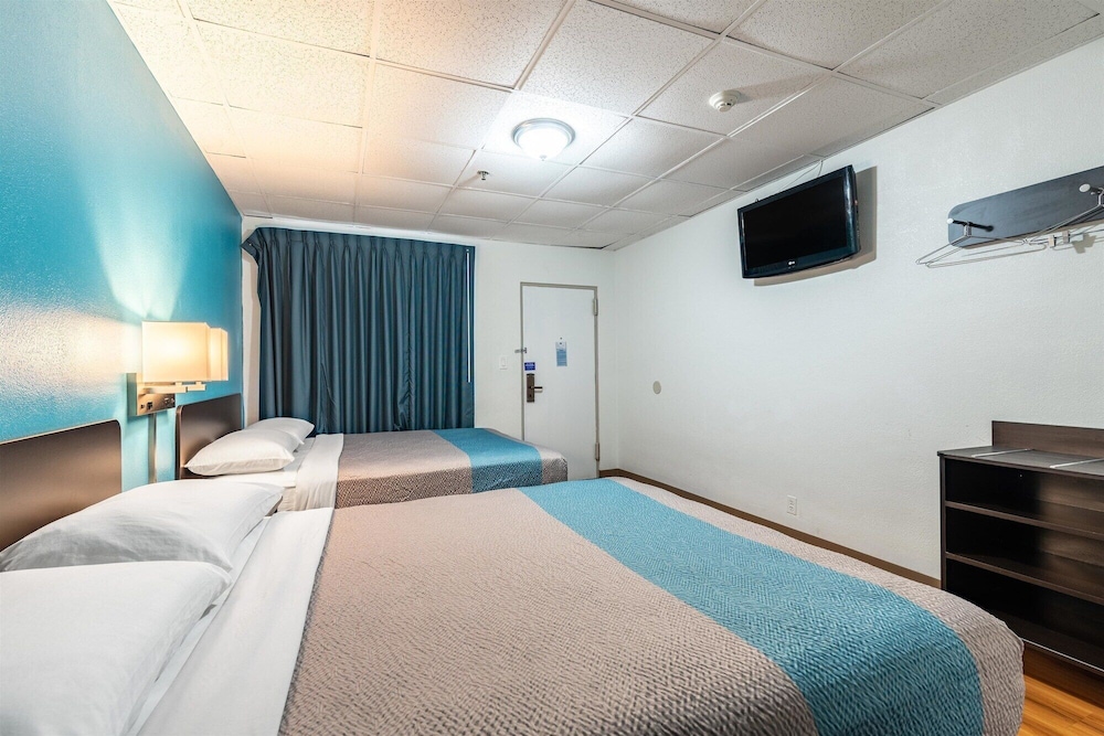 Motel6 Elmsford, NY - White Plains 18/50