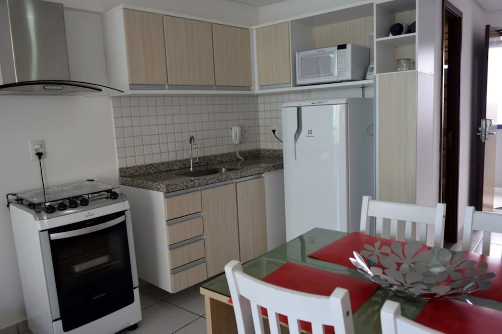 شقة ديلوكس بسرير كوين وسريرين منفصلين بإطلالة على البحر بغرفتي نوم مع أريكة، Vip Beira Mar Residence 4/6