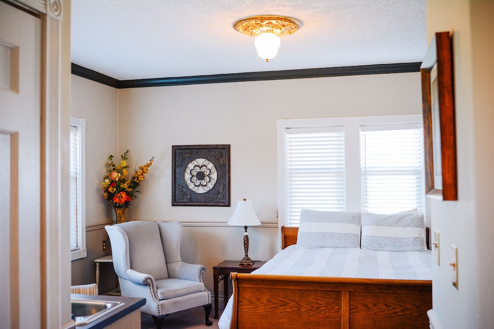 Dashwood Manor Seaside Bed & Breakfast 27/50