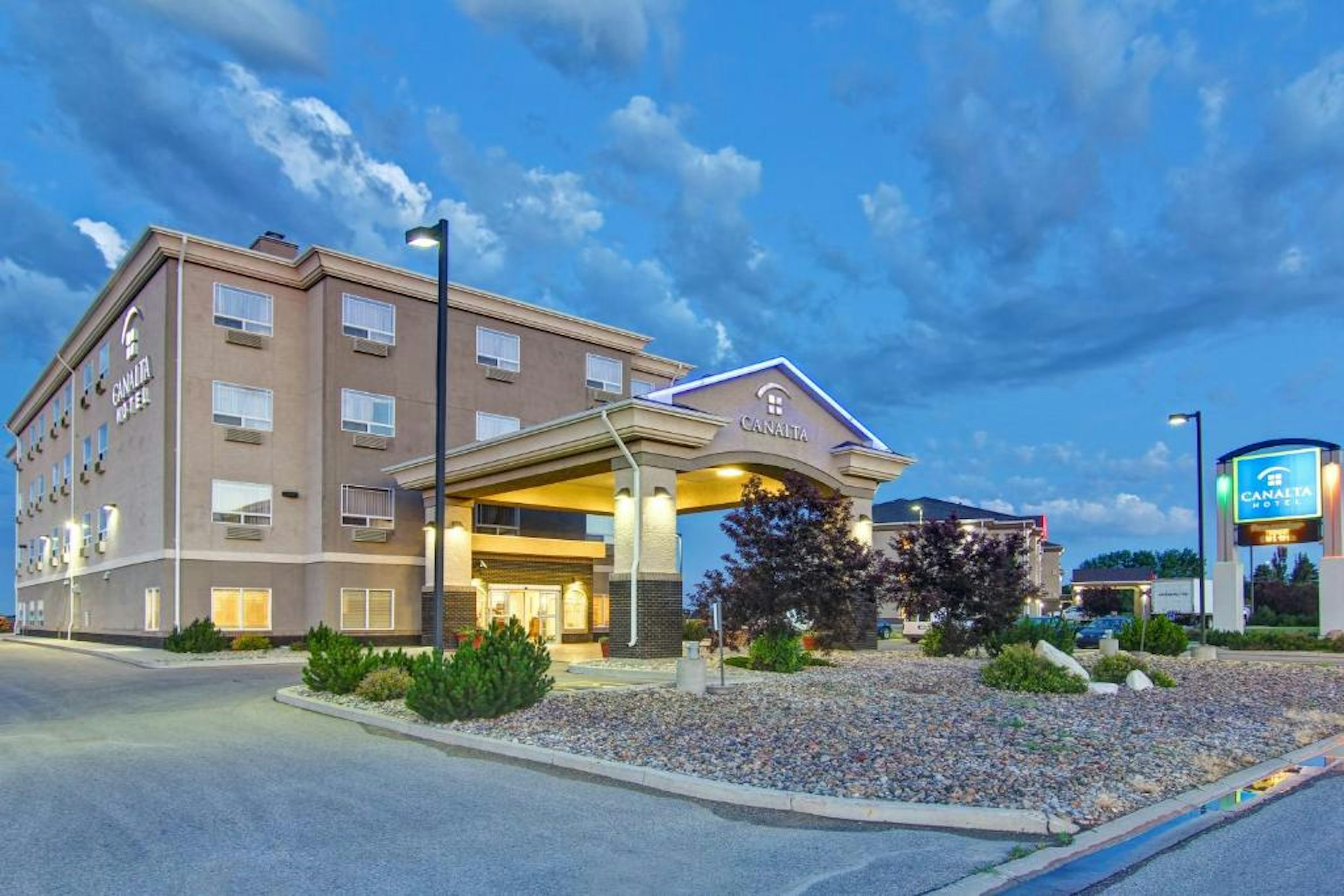 Weyburn Canalta Hotel 2/41