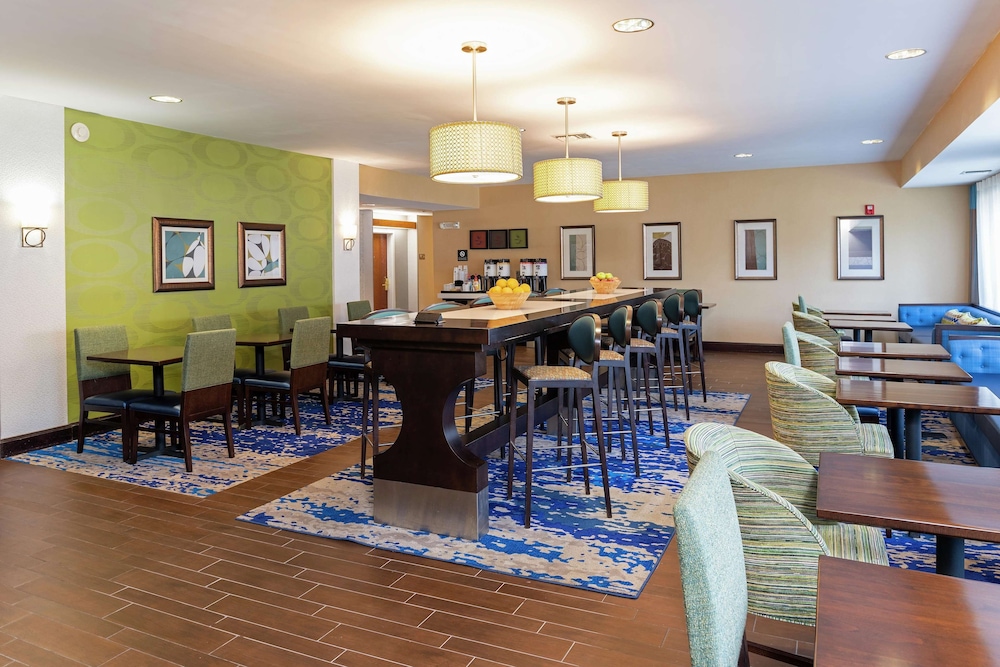 Hampton Inn East Lansing 36/45