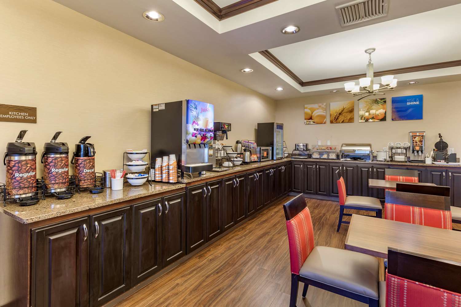 Comfort Inn & Suites Russellville I-40 17/21