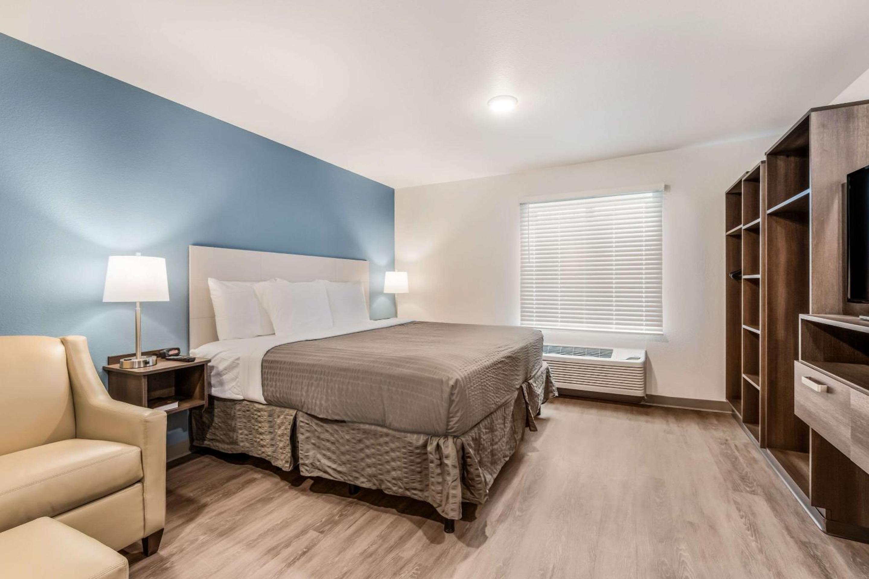 Room, King Bed, Bathtub, Accessible