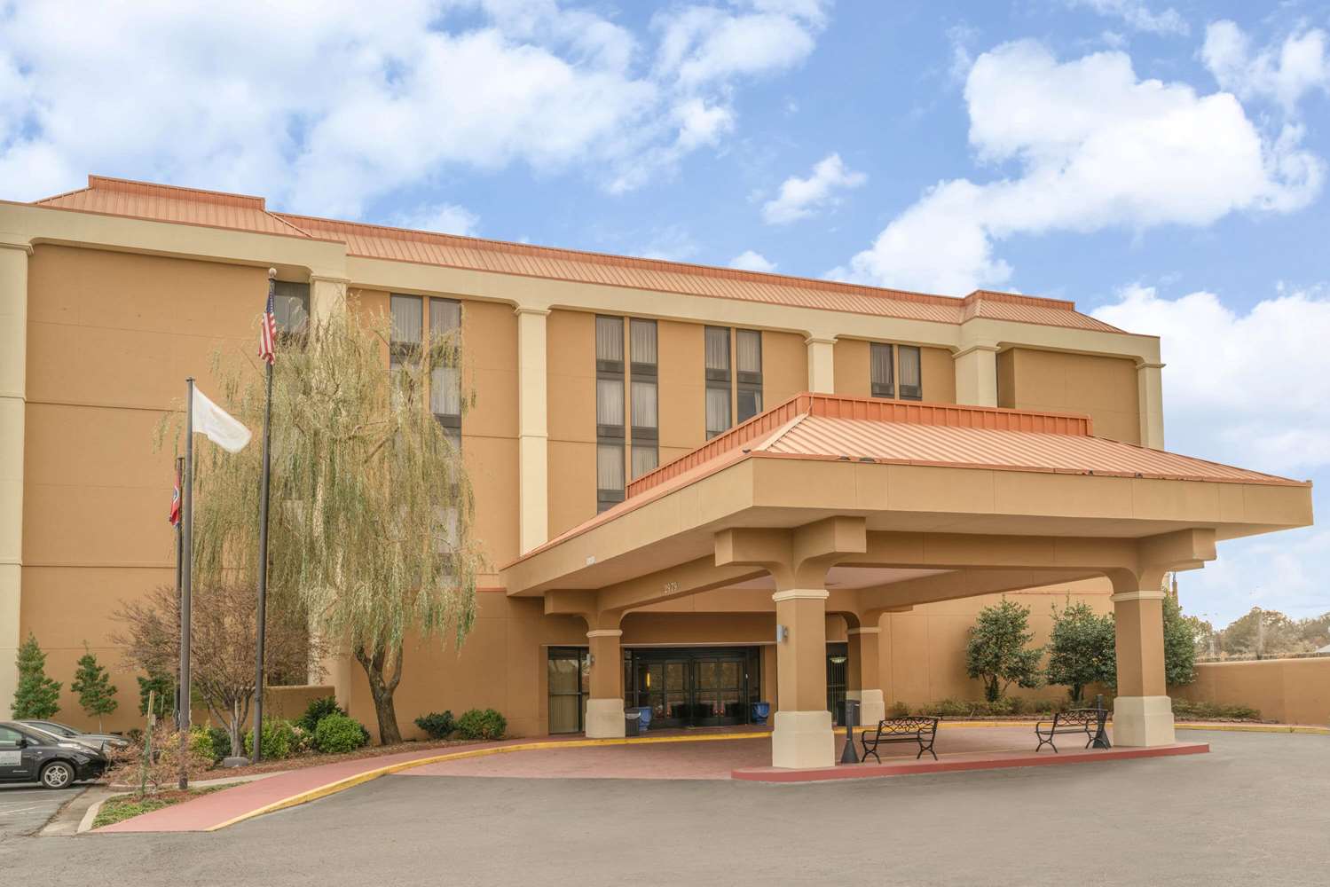 La Quinta Inn & Suites by Wyndham Memphis Airport Graceland 67/71