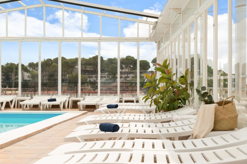 Mercedes Hotel 26/56