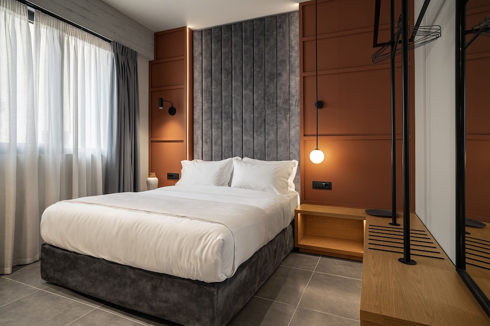 PREMIUM, SUITE, QUEEN BED, SOFA