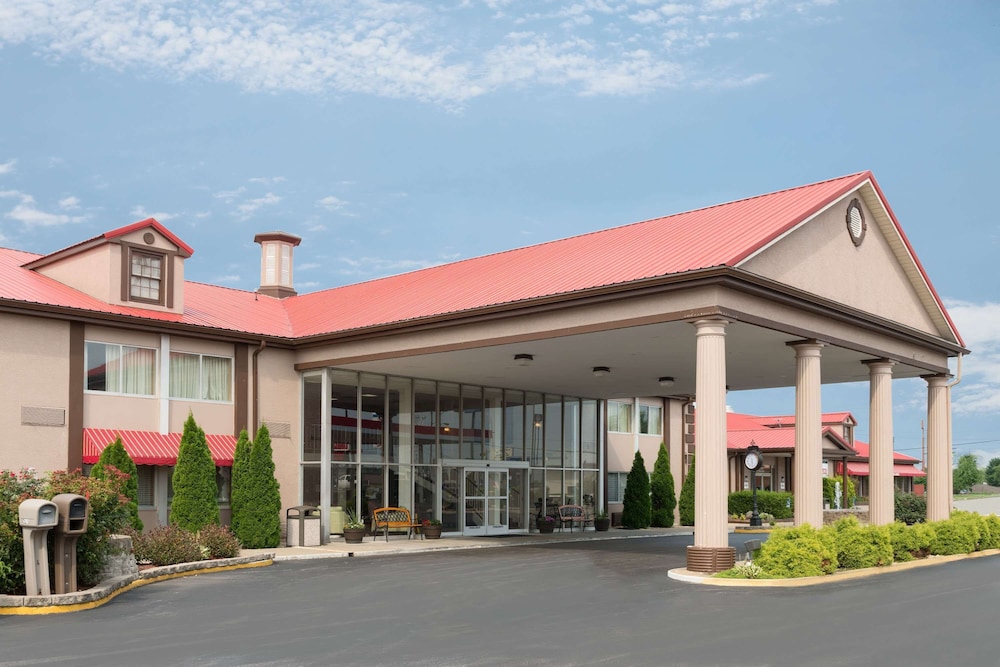 Ramada By Wyndham Bowling Green 3/45
