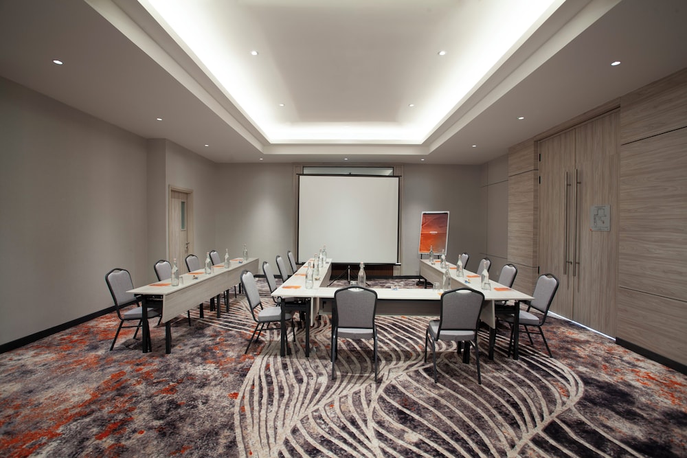 Harris Hotel and Convention Cibinong City Mall Bogor 51/61