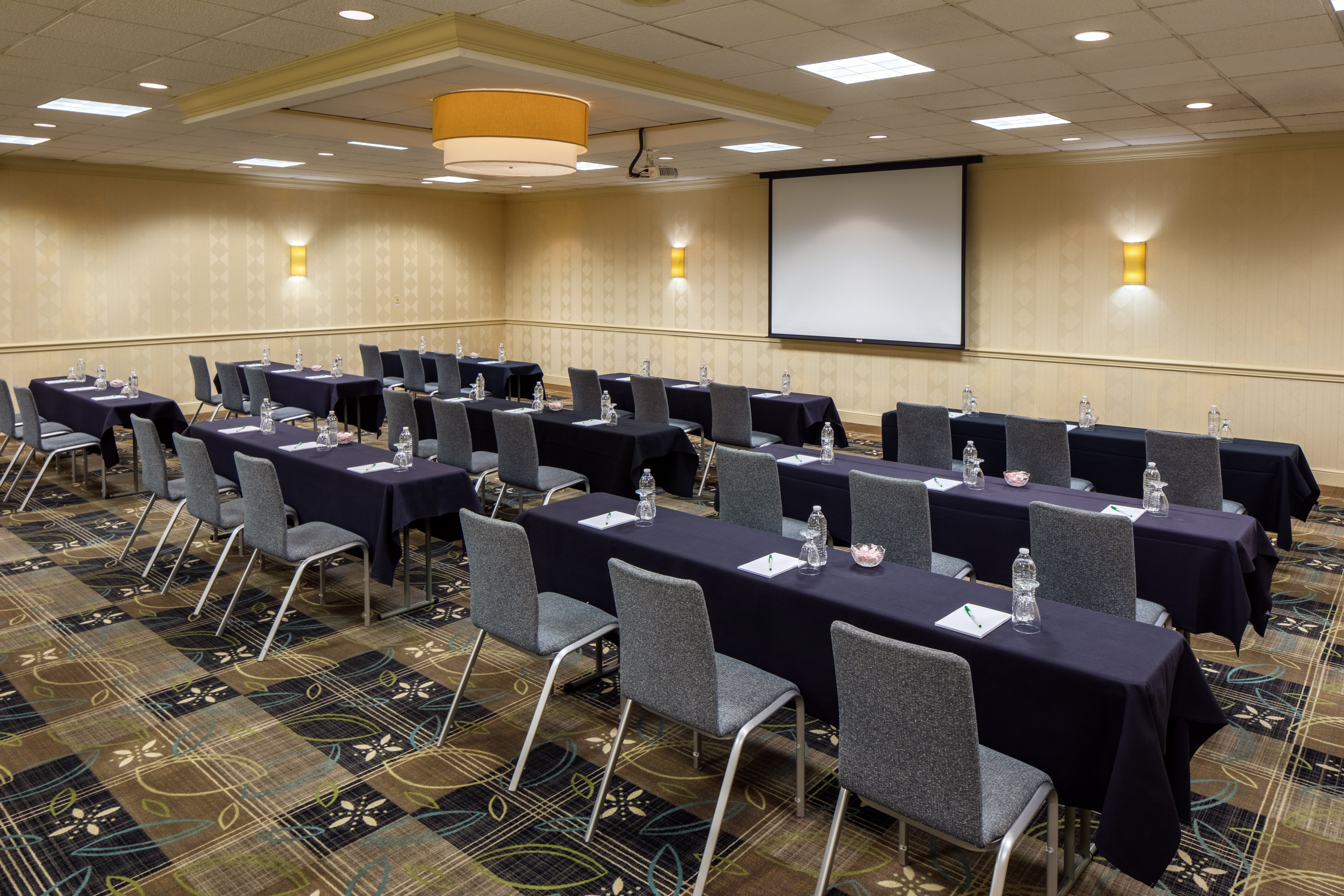 Holiday Inn Weirton Steubenville Area an IHG Hotel 57/78