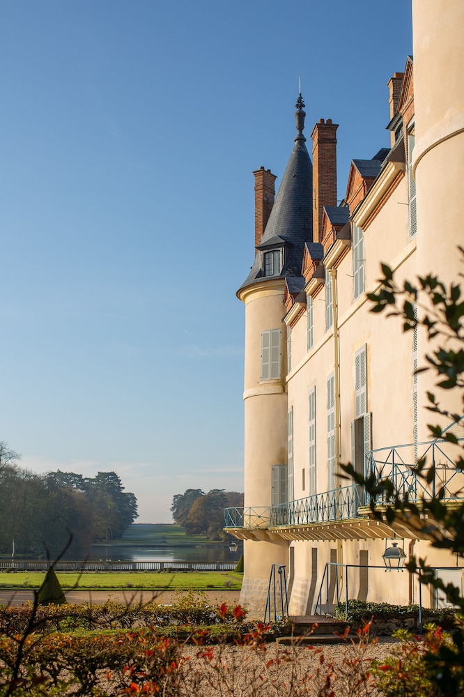Mercure Rambouillet Relays du Chateau 74/79