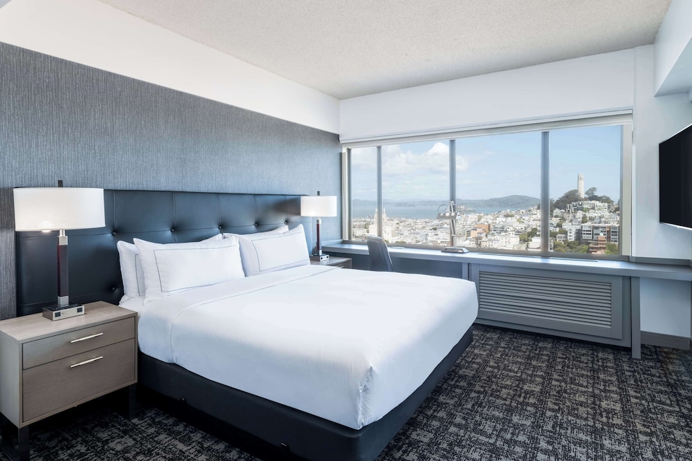 DELUXE, KING BED, BAY VIEW