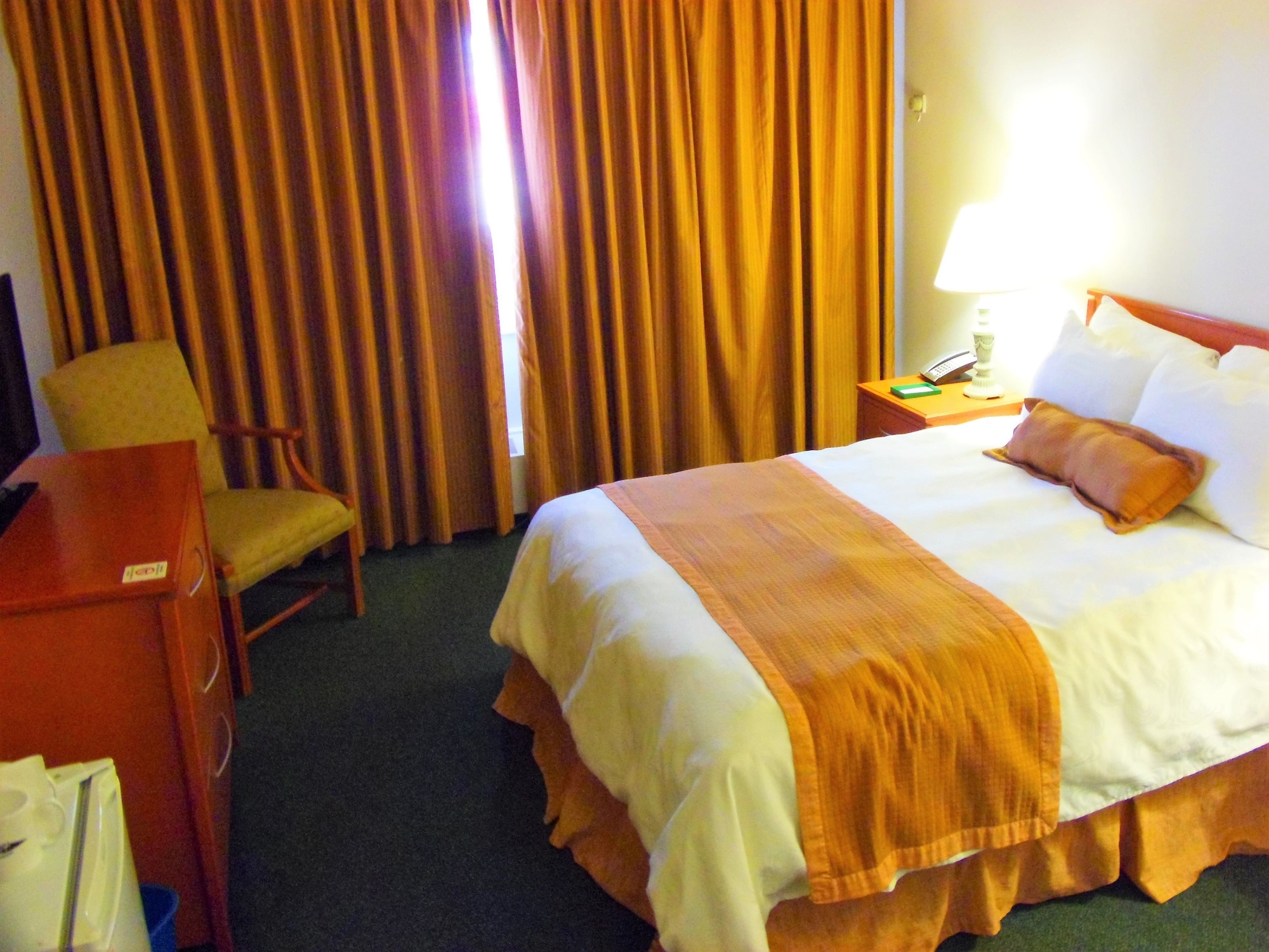 ECONOMY, QUEEN BED