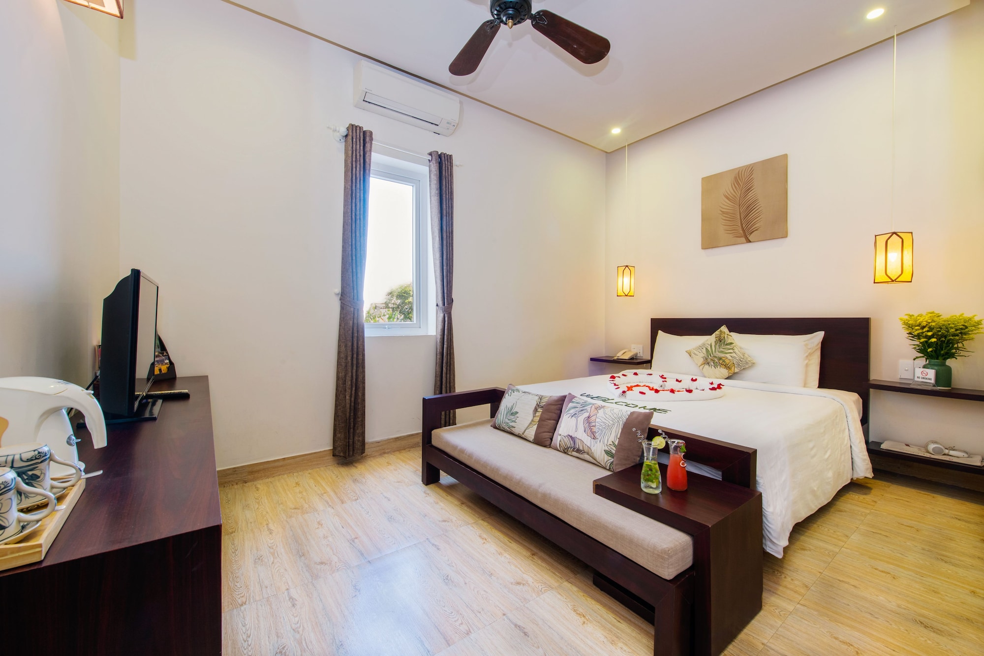 DELUXE, DOUBLE BED